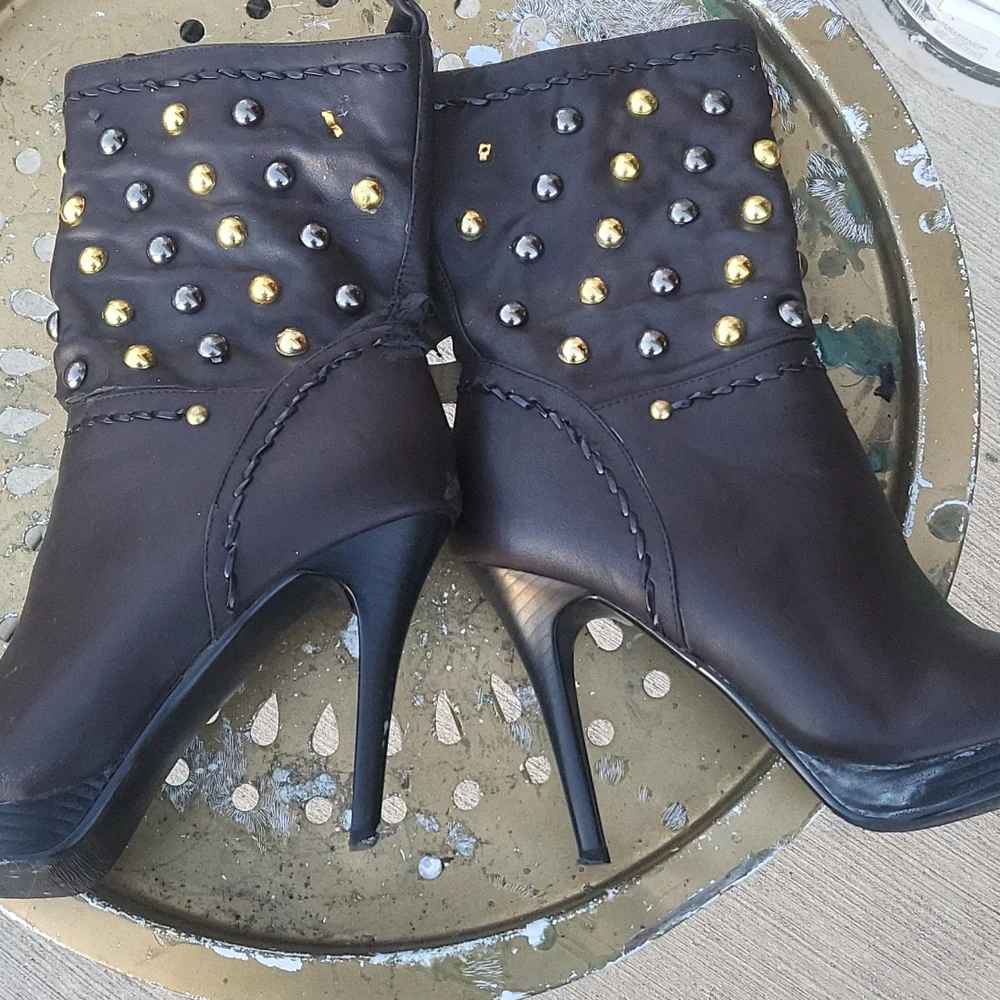 Shoes - Picture 7 of 7